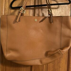 Tory Burch tan tote bag. Great condition